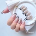 ブラックフレンチと華奢ストーンキレイめネイルチップ(124)
