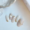 サンドグレージュとシェル風パーツのネイルチップ(162）