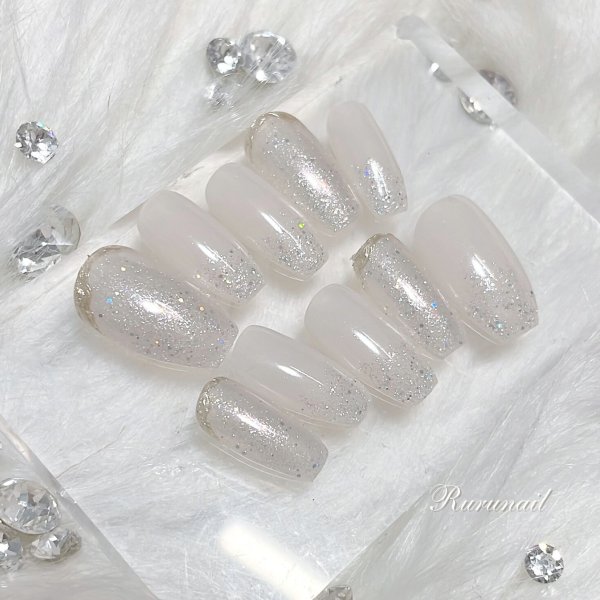 画像2: 優しいホワイトとキラキラ冬ネイルチップ(107) (2)