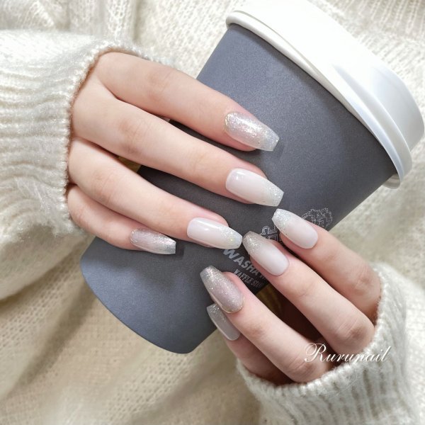 画像4: 優しいホワイトとキラキラ冬ネイルチップ(107) (4)