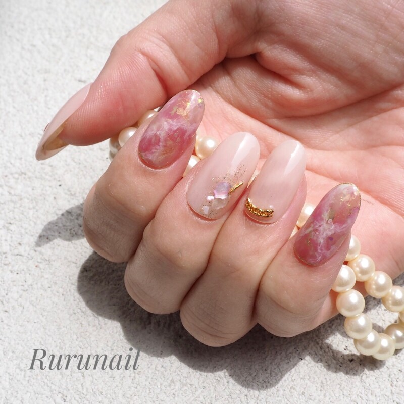 ピンクとシェルの細かなキラキラネイルチップ(462 - ネイルチップ通販Ruru nail